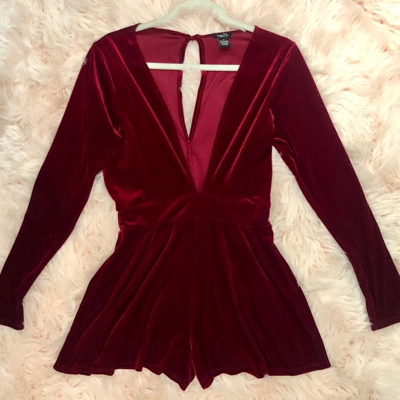HOST PICK! ❤️💃🏾Red velvet Romper Rue 21 M - Picture 3 of 6